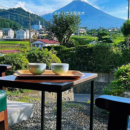 富士山を眺められる宿 ゲストハウス花水木 Nishikatsura ภายนอก รูปภาพ